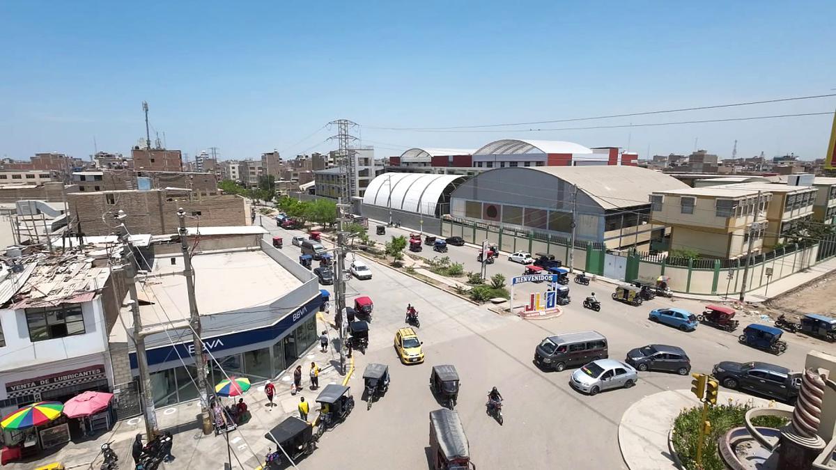 VENTA DE LOCAL COMERCIAL EN AV. FERNANDO BELAÚNDE TERRY